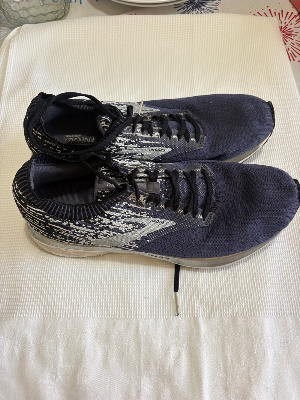MENS BROOKS RICOCHET RUNNING SHOES - Picture 2 of 11